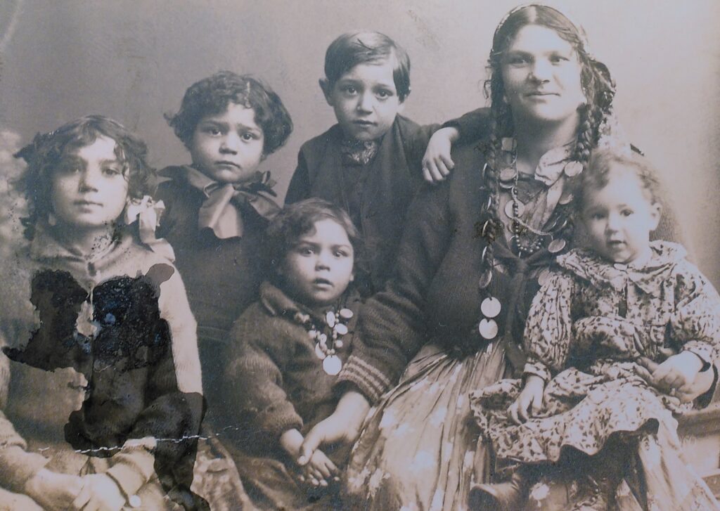 De familie Karoly-Warsha.